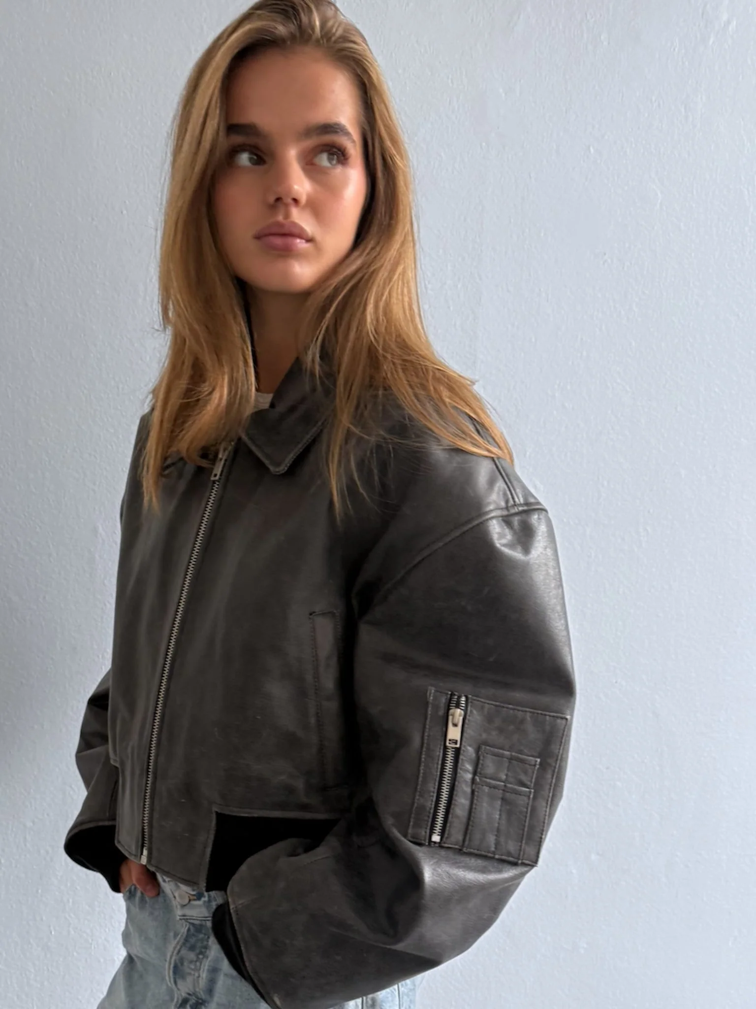 BONNIE CROPPED BOMBER - BLACK - Image 5